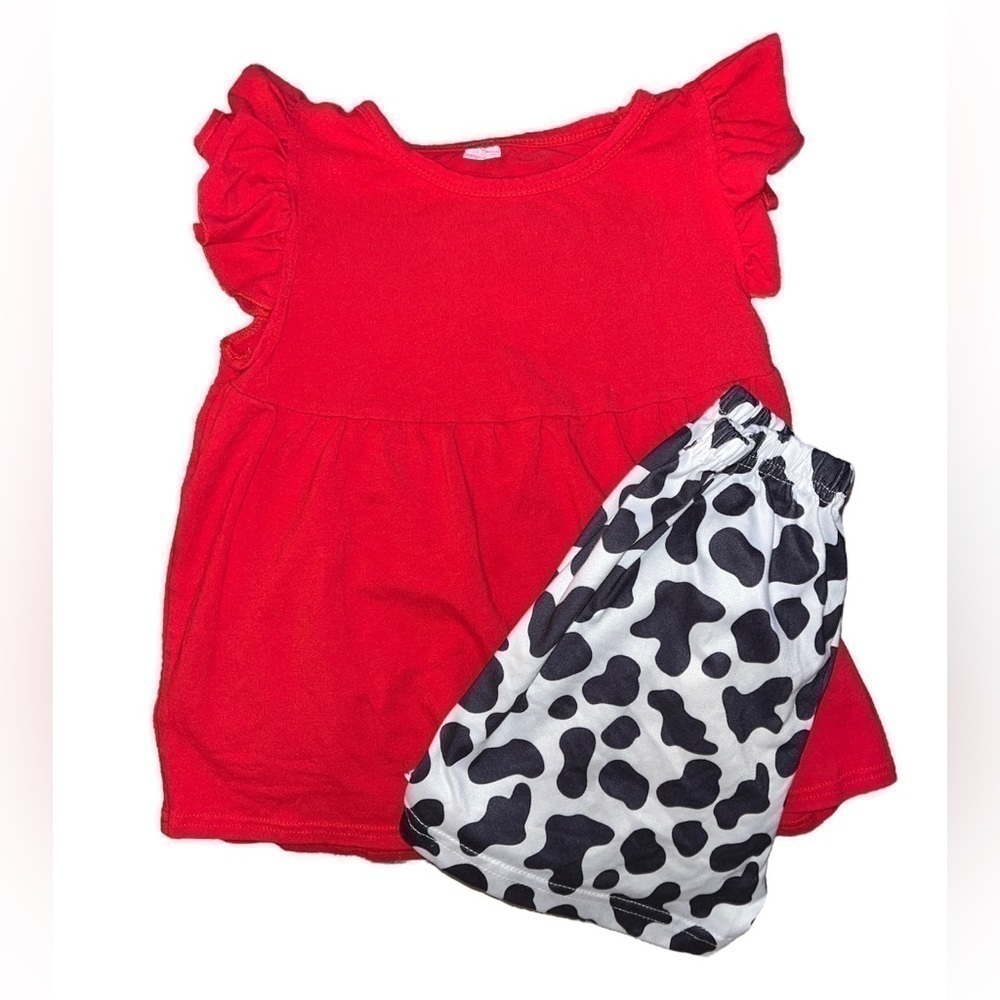 OUTFIT red ruffled top and cow print shorts